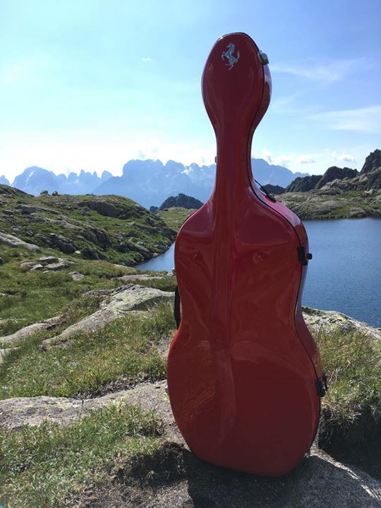 Red cello Lago Nero con Dolomiti del Brenta sullo sfondo! Continuano I Suoni delle Dolomiti con...